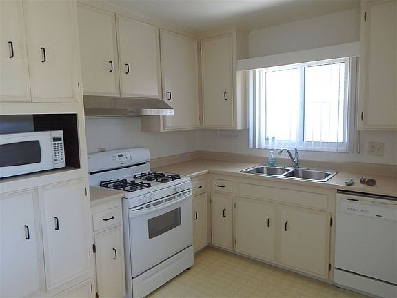 2nd image of 6820 Clara Lee Ave