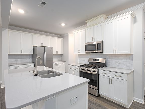 2nd image of 3133 Montlawn Pl