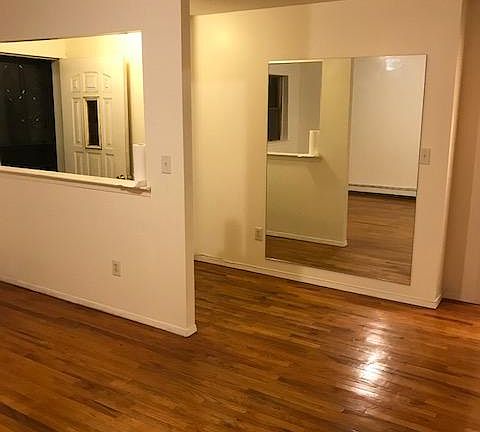 2nd image of 137 Bay 17th St #1