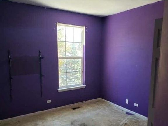 3rd image of 946 Summit Creek Dr