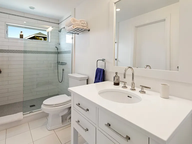 81 Hampton Ln — Photo 15