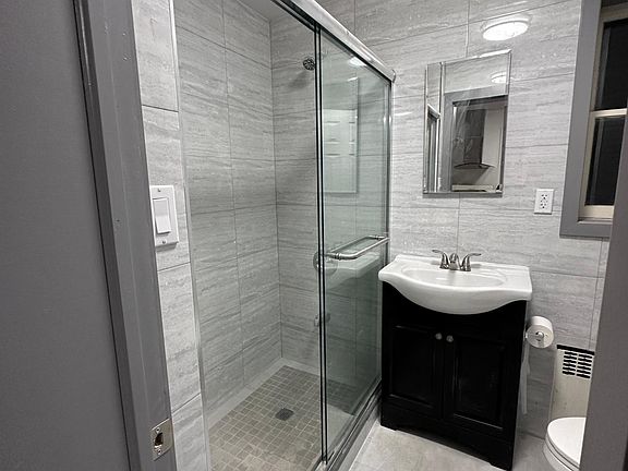4th image of 917 124th St Floor 2