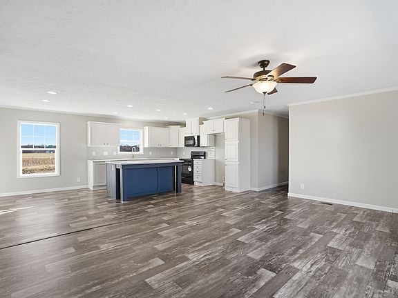 5th image of 77 Greenview Ct