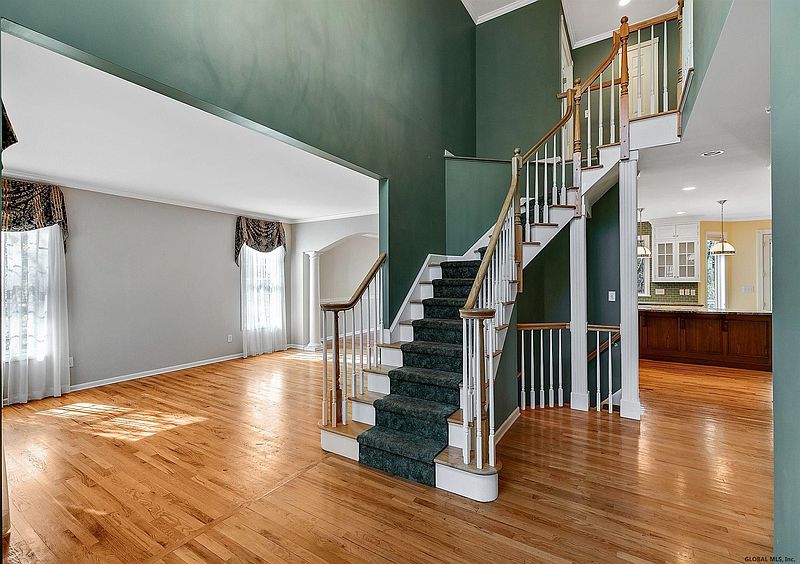 5th image of 14 ROLLING BROOK Drive