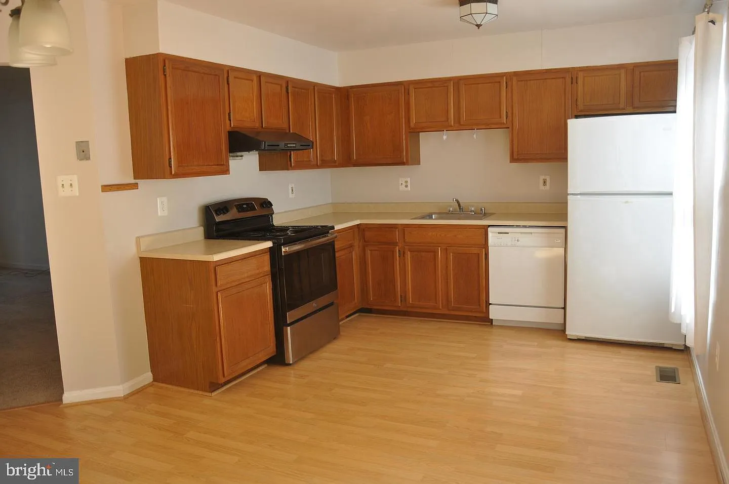3 bed, 2.5 bath, 1312 sqft, $2,600 — Photo 2