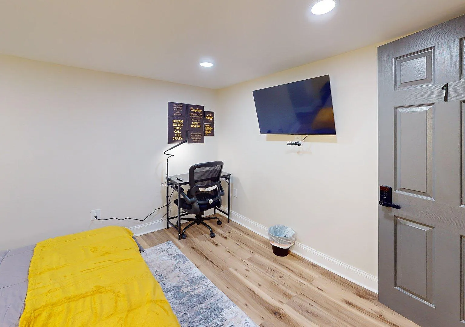 4 bed, 5.0 bath, 1700 sqft, $1,152 — Photo 1
