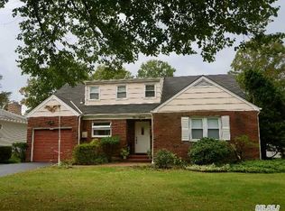 212 Wetherhill Rd, Garden City, NY 11530