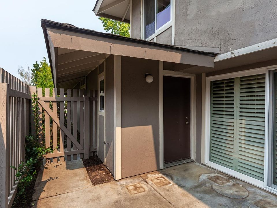 1st image of 21072 Red Fir Ct