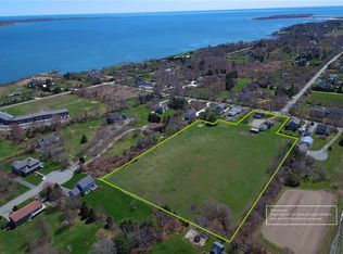 206 Peckham Ave, Middletown, RI 02842