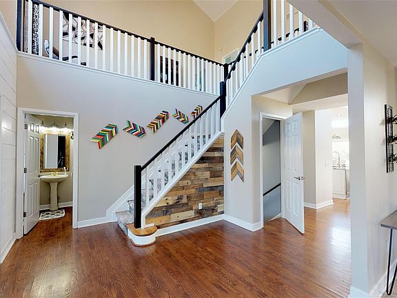 4th image of 9671 Manassas Dr