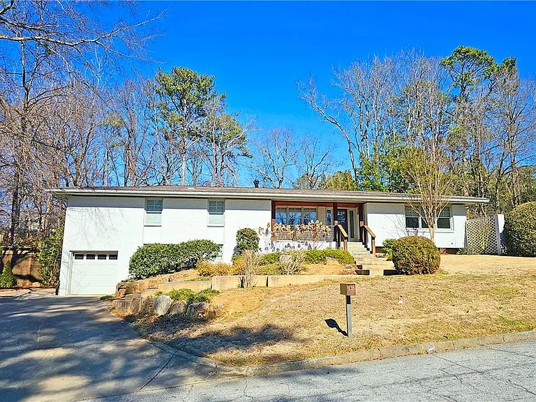 1131 Milmar Dr NW — Photo 2