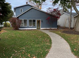 571 W End Dr, Holland, MI 49423