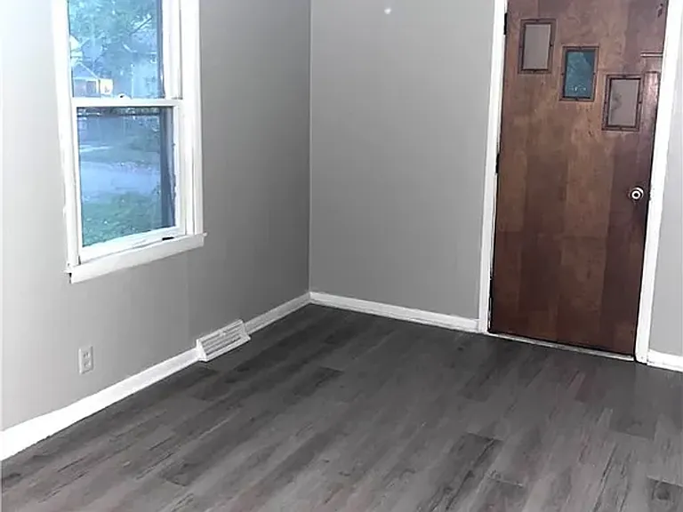 548 Winans Ave — Photo 9