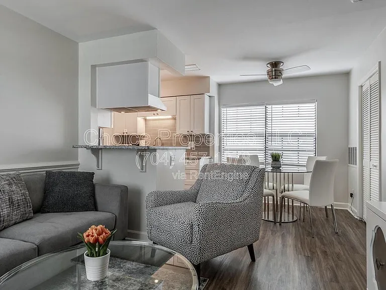 406 W 9th St #301 — Photo 4