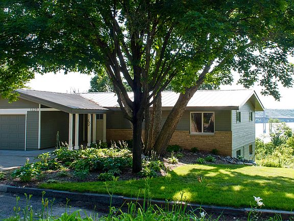 3rd image of 1329 Hillcrest Dr