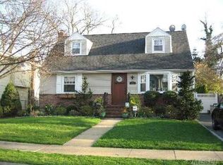 1744 Gormley Ave, Merrick, NY 11566