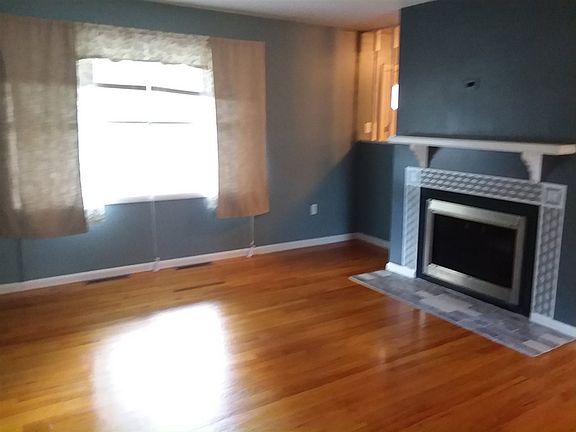 4th image of 3911 Lloyd Ave