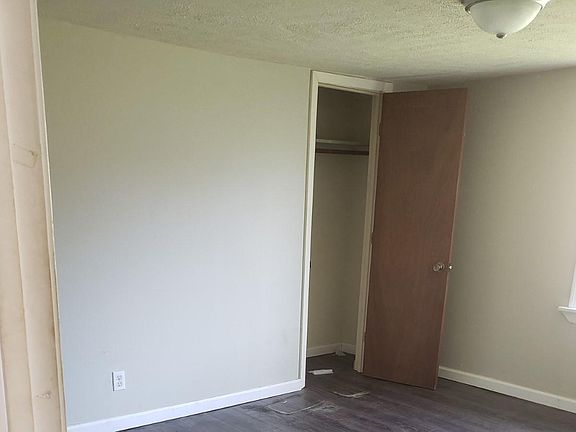 3rd image of 1579 Main Ave W