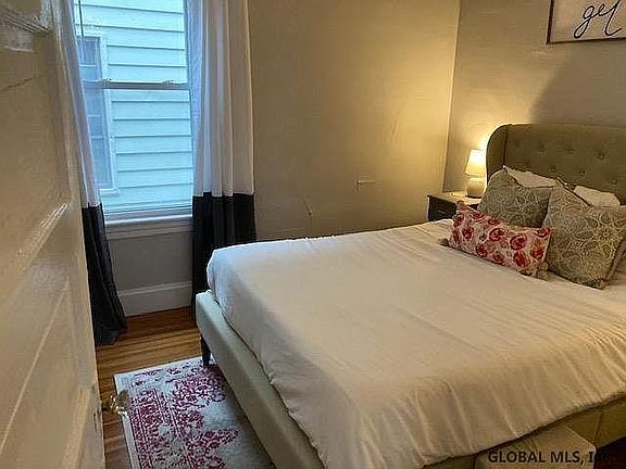 5th image of 2236 13th St APT 1