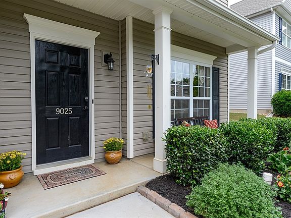 3rd image of 9025 Pembroke Ct