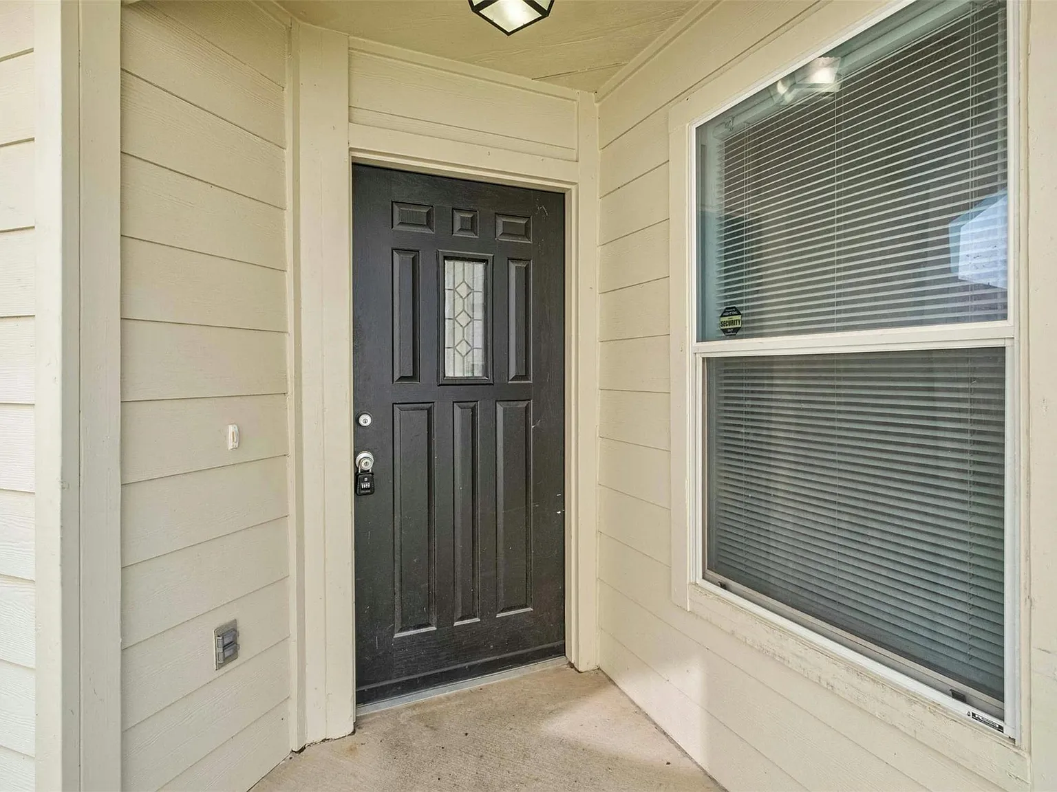 3 bed, 2.0 bath, 1429 sqft, $1,750 — Photo 3