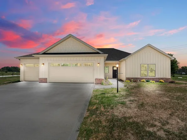 1302 Troon Ct, Auburn, IN 46706