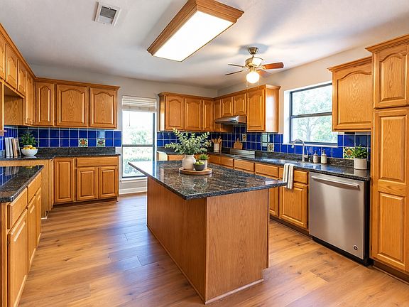 5th image of 1194 Cedar Ln