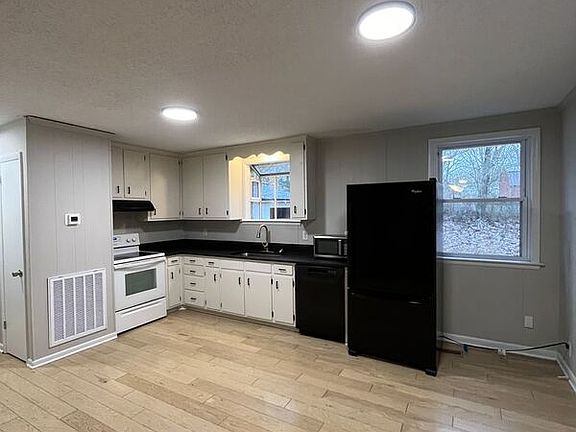 2nd image of 7106 Stoney Brook Dr