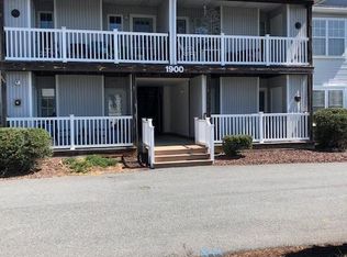 1902 Waters Edge Dr, Newark, DE 19702