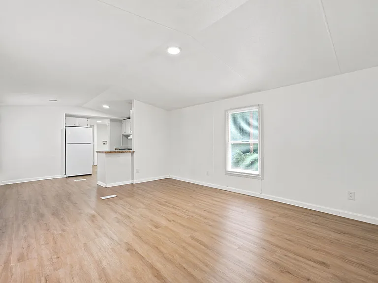 1046 Artic Loop — Photo 2