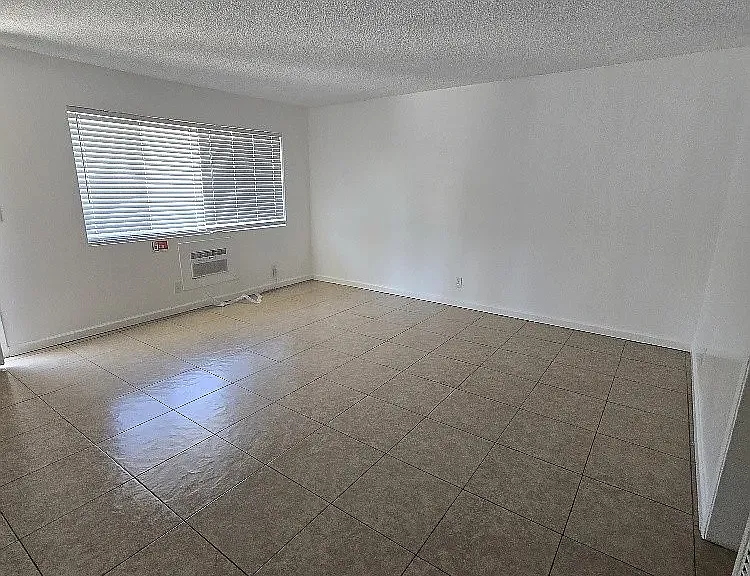 771 Spruce Ave #K & E — Photo 8