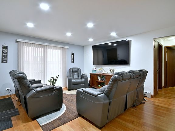 3rd image of 5971 N Northwest Hwy APT 1B
