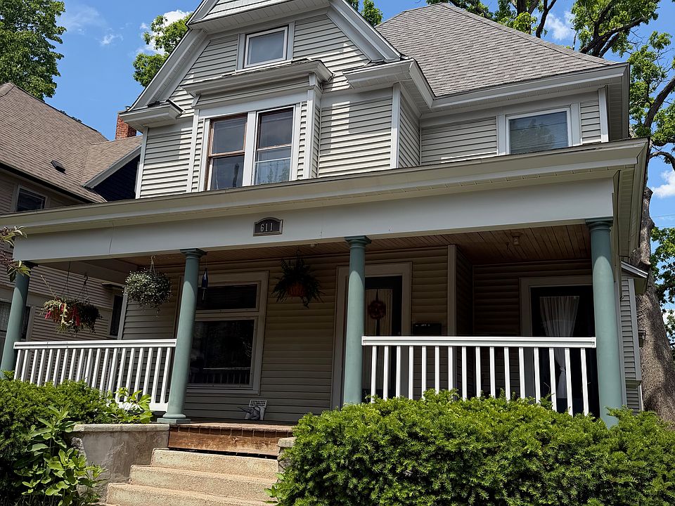 1st image of 611 Parkwood St NE #2
