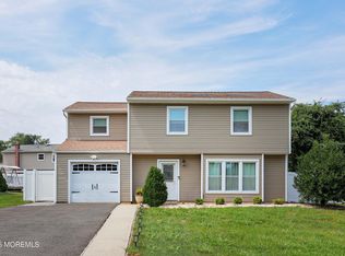 4 Meadow Ct, Hazlet, NJ 07730