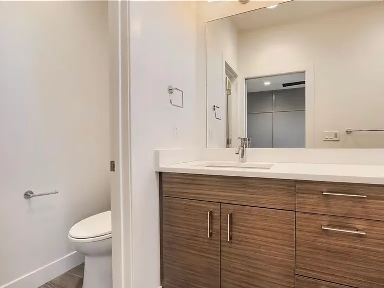 5469 S Curtice St #H — Photo 17
