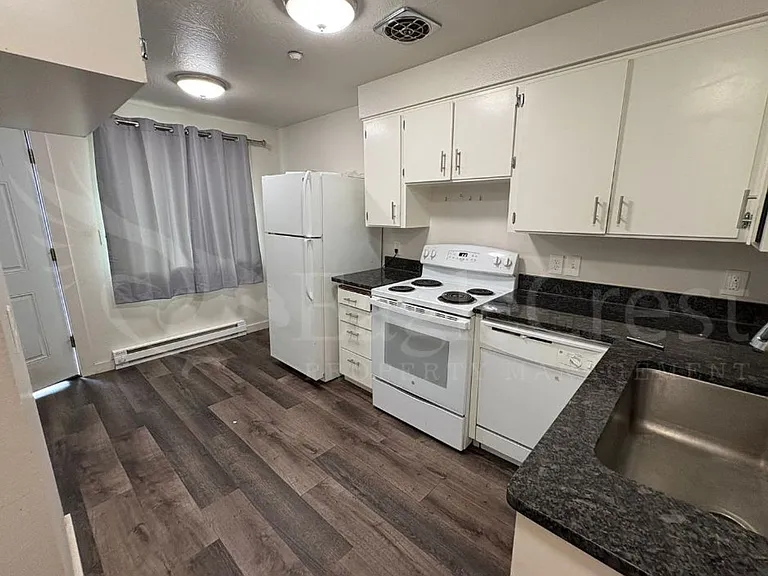 1037 SW Puff Ln — Photo 4