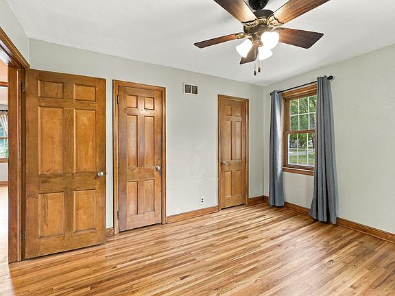 4th image of 326 5th Ave NE