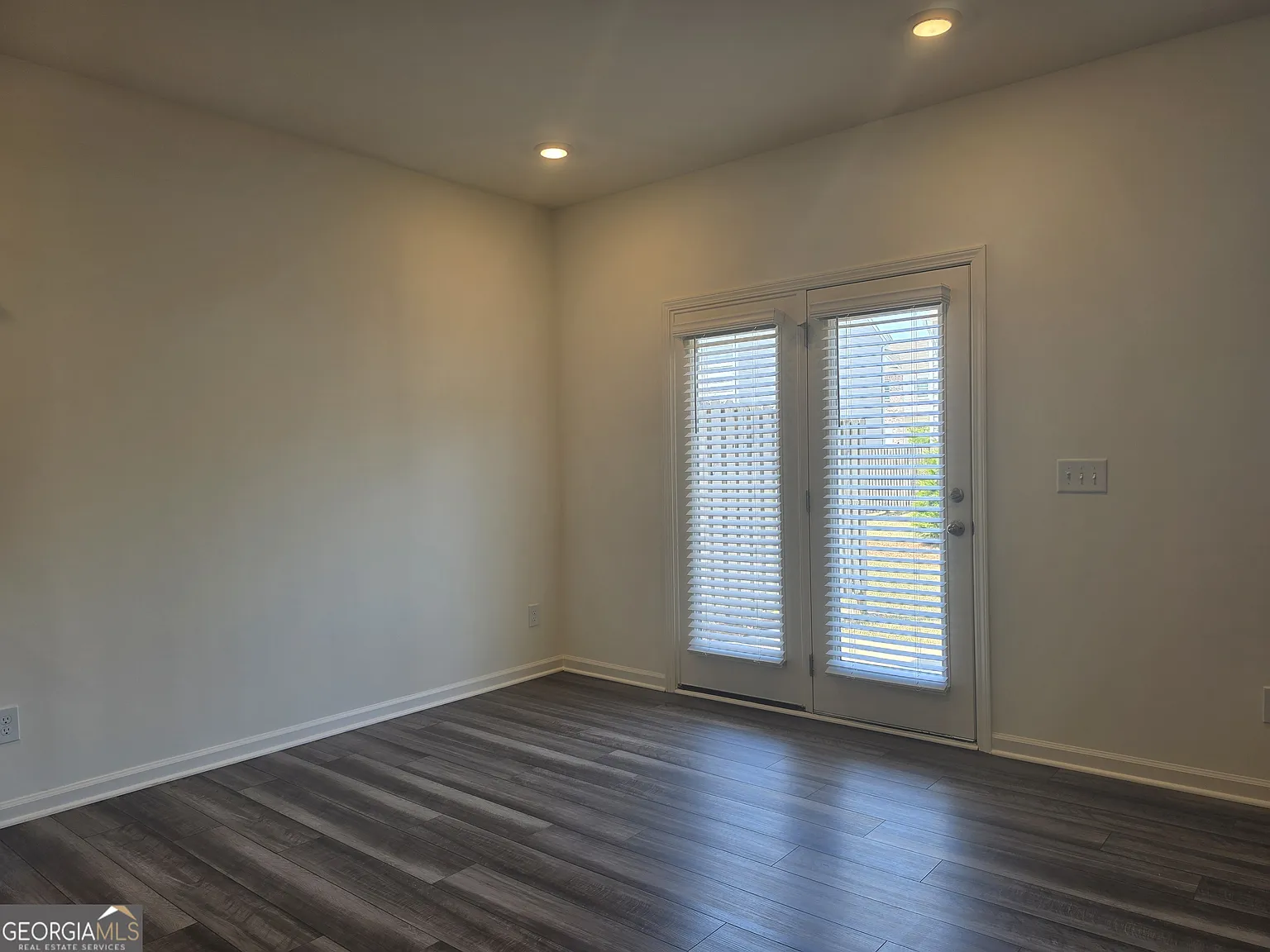 3 bed, 2.5 bath, 1400 sqft, $1,950 — Photo 3
