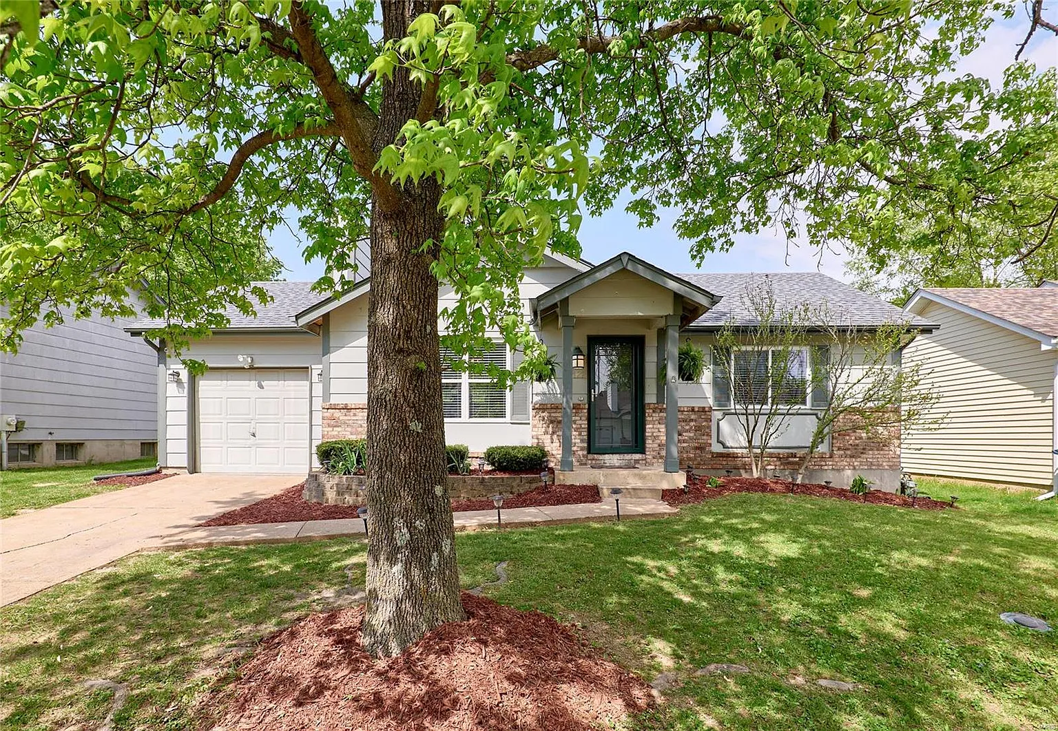 2122 Hungerford Dr photo 1