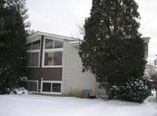 1175 Londonberry Ln, Glen Ellyn, IL 60137