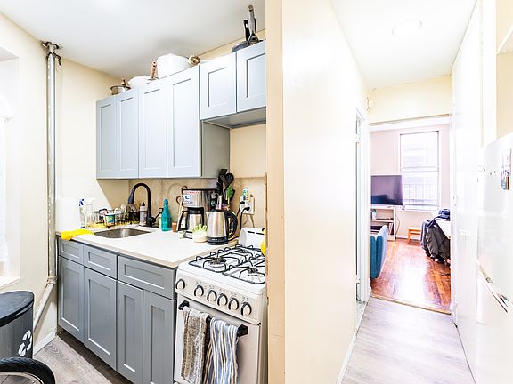 5th image of 311 E 105th St #23