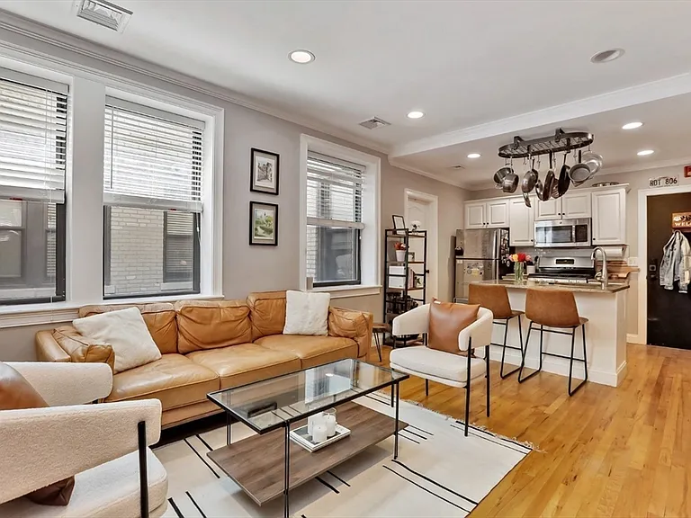 454 Hanover St #4 — Photo 3
