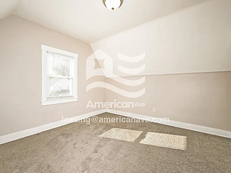 1097736_008_main_bedroom_8.jpg