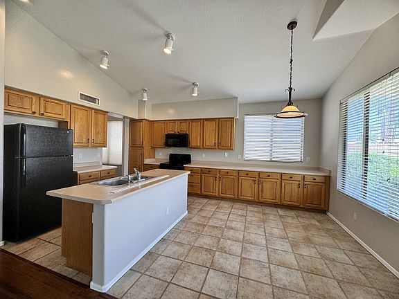 3rd image of 1795 W Canary Way