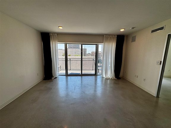 4th image of 800 Brazos St Unit 903
