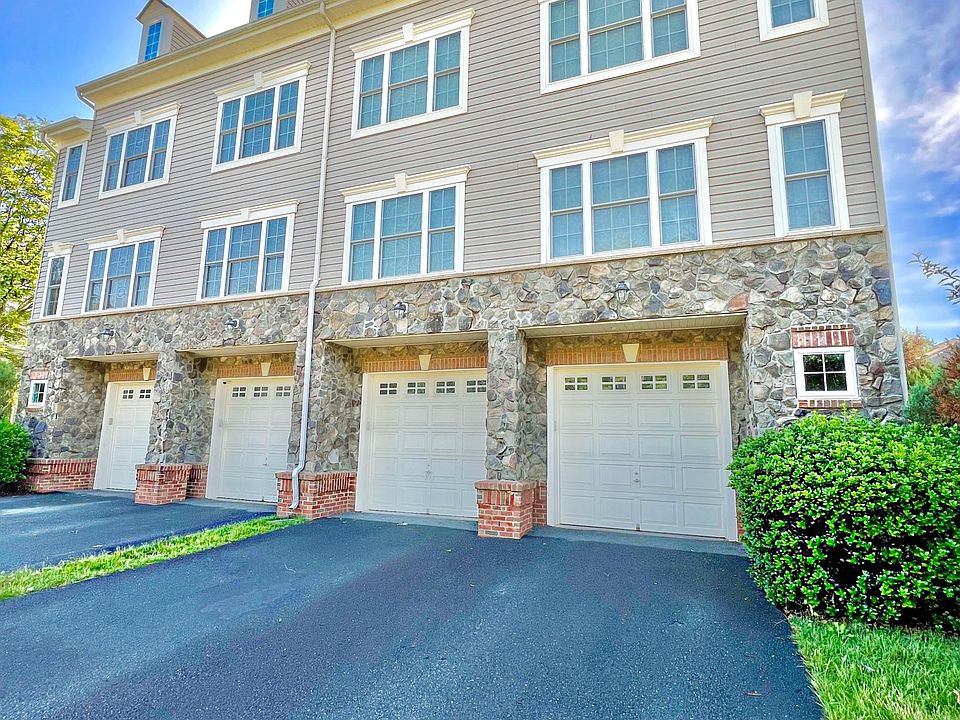 Street view - Garage entry