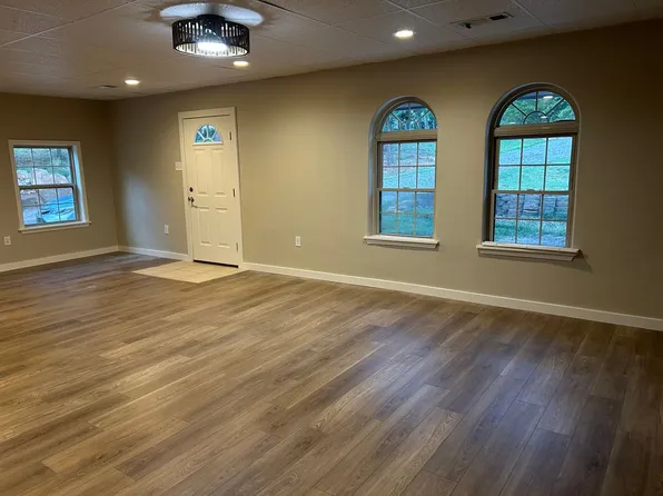 4 Silver Hills Ln, Russellville, AR 72802