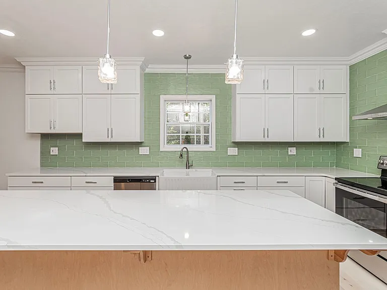 829 Broadway Ave — Photo 13