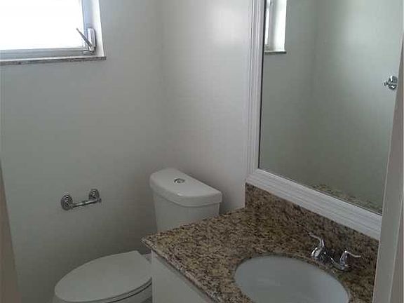 5th image of 1250 NE 125th St APT 420