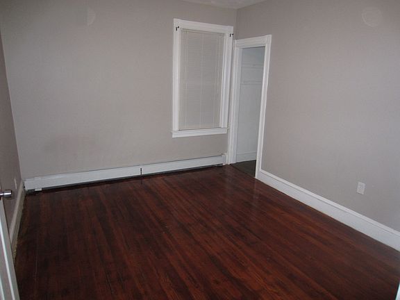 3rd image of 161 Wood St Floor 1